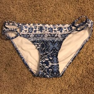 Cute patterned bikini bottoms